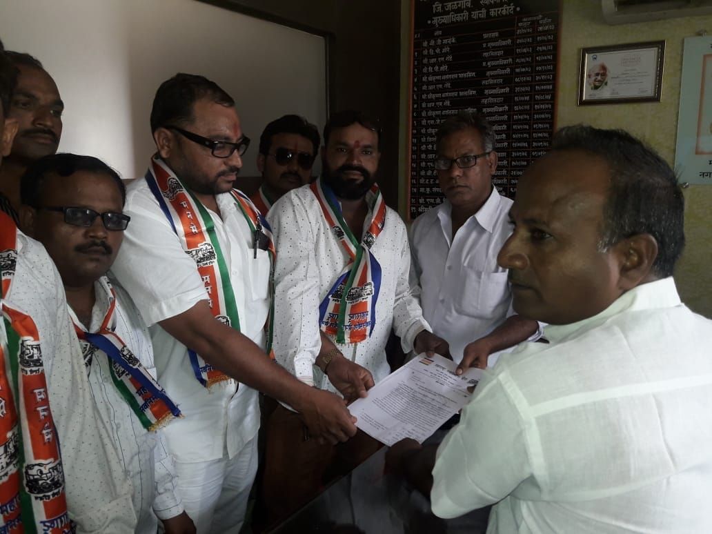 मनसे ने खोला निगम के खिलाफ मोर्चा