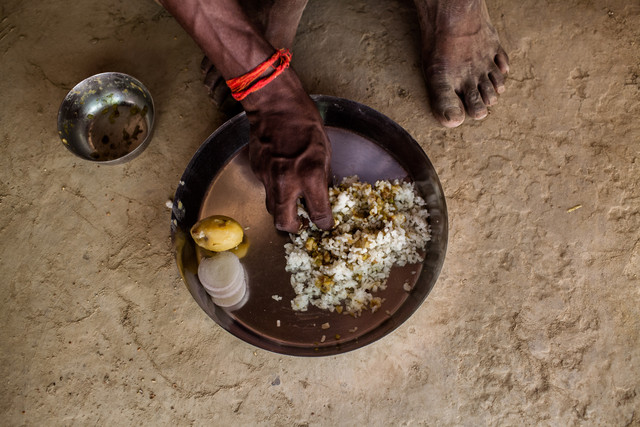 भोपाल के इस अनोखे बाल्टी, मग और खाना चोर से परेशान है लोग