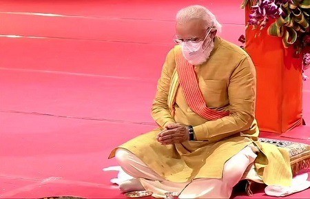 प्रधानमंत्री मोदी ने राम मन्दिर निर्माण के लिए अभिजीत मुहूर्त में किया भूमिपूजन