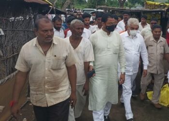 मंत्रियो के दौरे और पंचनामे जारी क्षतिपूर्ति की प्रतिक्षा मे किसान