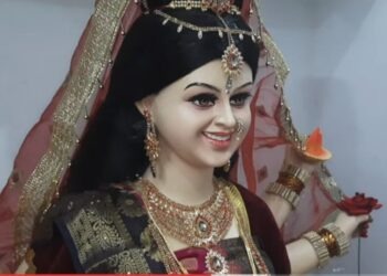 भूल जाओ सारे दु:ख, कि मां मुस्कुरा रही है