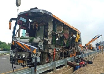 बाराबंकी में दो बसों की भिडंत, आठ मरे बीस से अधिक घायल