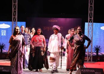 शानदार ‘खादी फैशन शो’ ने दर्शकों को मंत्रमुग्ध किया