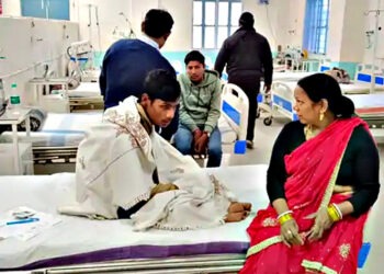 छात्राओं के बीच परीक्षा देने पहुचा अकेला छात्र हुआ बेहोश