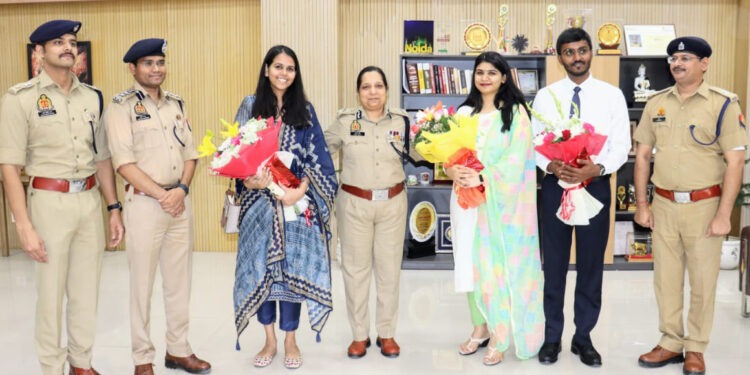 गौतमबुद्ध नगर पुलिस कमिश्नर ने सिविल सर्विस परीक्षा के मेधावियों का किया सम्मान