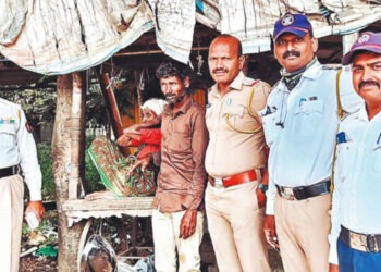 आंसुओं से भीगी दिवाली चेहरे पर लाई ख़ुशी की रौनक