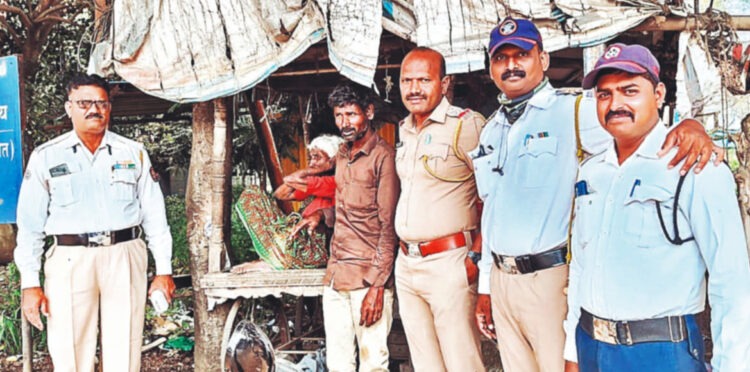 आंसुओं से भीगी दिवाली चेहरे पर लाई ख़ुशी की रौनक